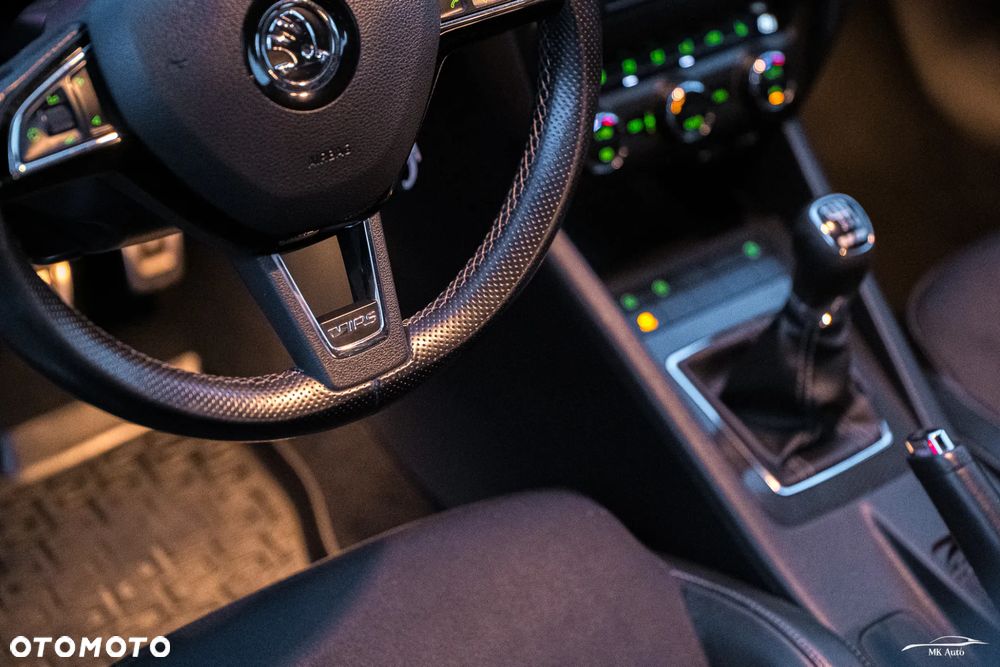 Skoda Octavia Combi 2.0 TDI RS - 34