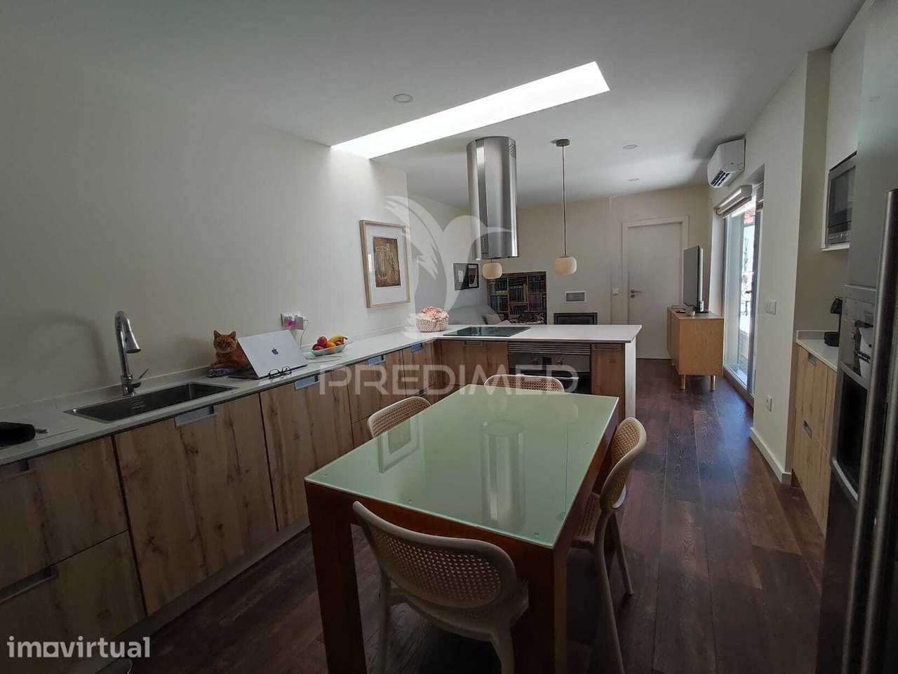 Moradia T4 Totalmente Renovada com 2 Suites, Garagem e Espaço Exter... - Grande imagem: 3/17