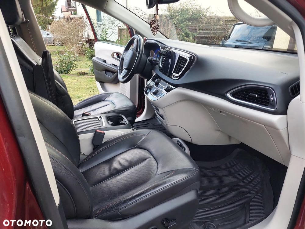 Chrysler Pacifica - 21