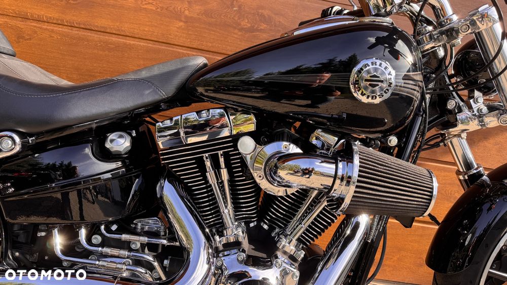Harley-Davidson Softail Breakout - 11