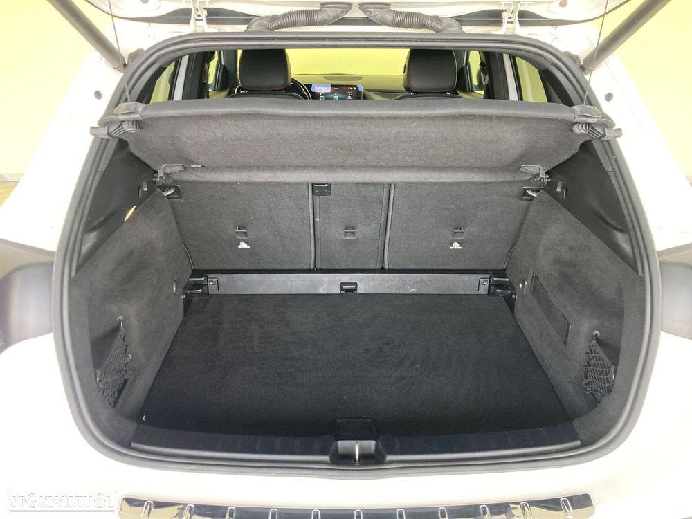 Mercedes-Benz GLA 180 d AMG Line - 25