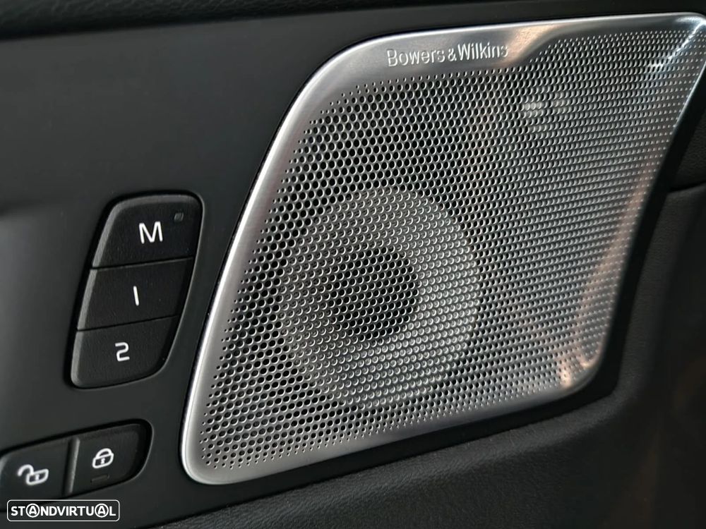 Volvo XC 60 2.0 T8 PHEV R-Design AWD - 18