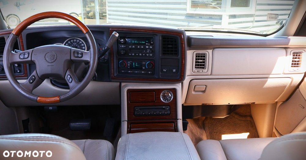 Cadillac Escalade - 12