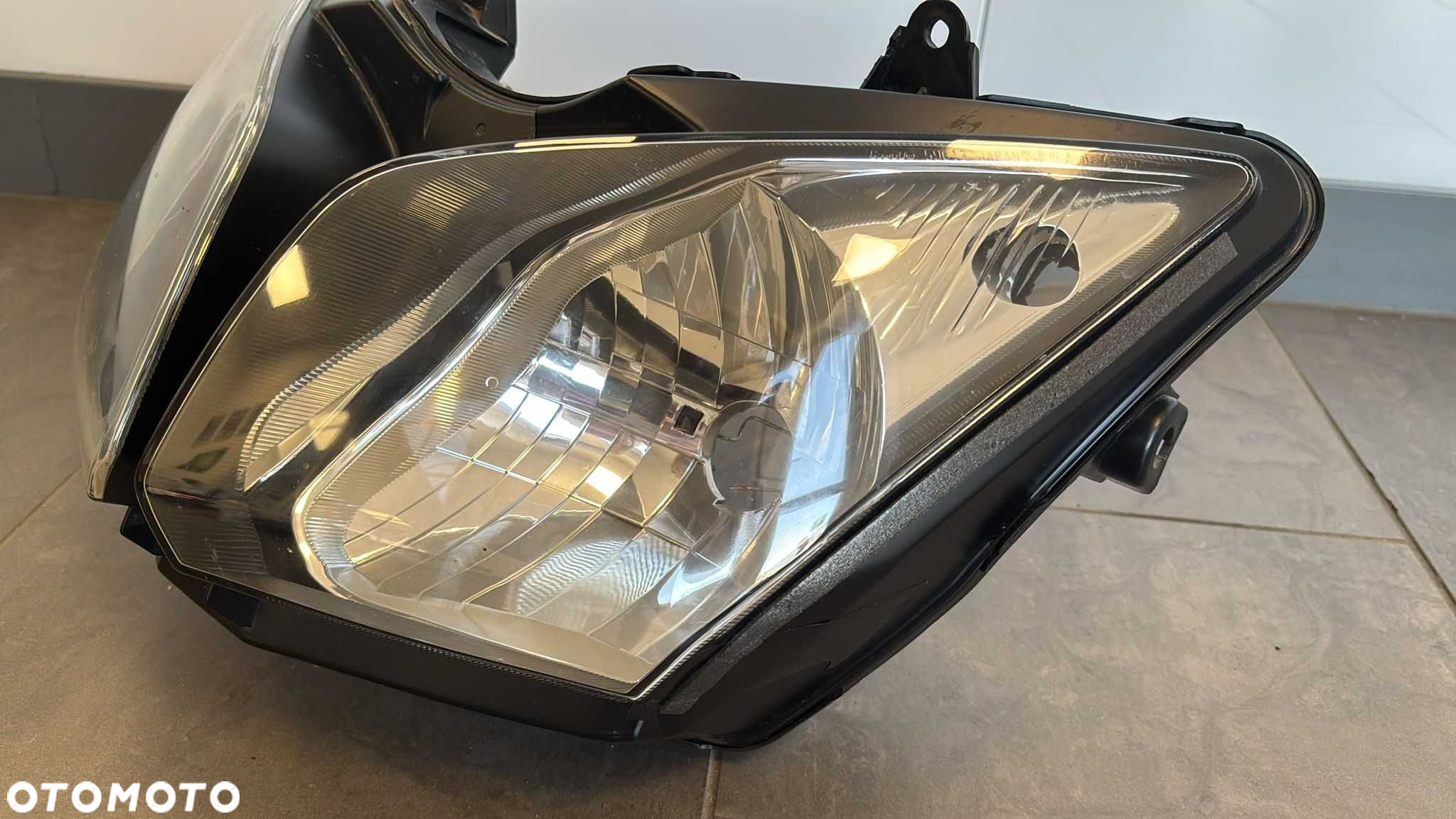 Lampa Reflektor Przód Suzuki DL 650. 1000 V-Strom [989] - 2