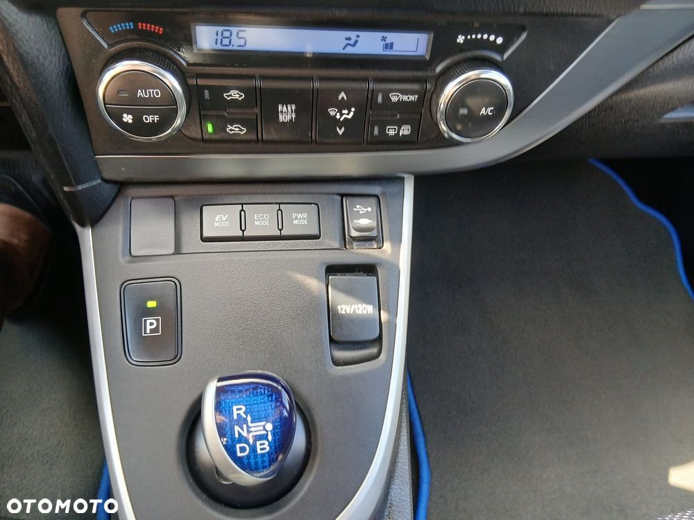 Toyota Auris 1.8 HSD Prestige - 26
