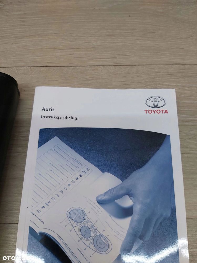Toyota Auris II instrukcja obsługi PL etui - 1