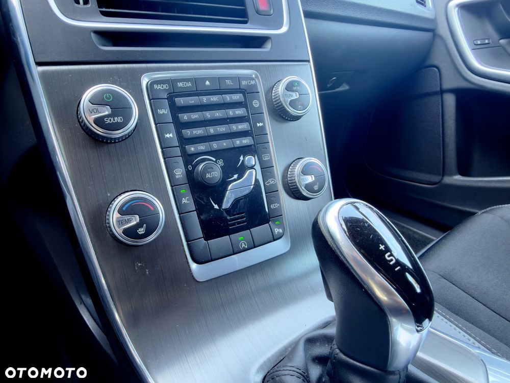 Volvo V60 D4 Geartronic Momentum - 26