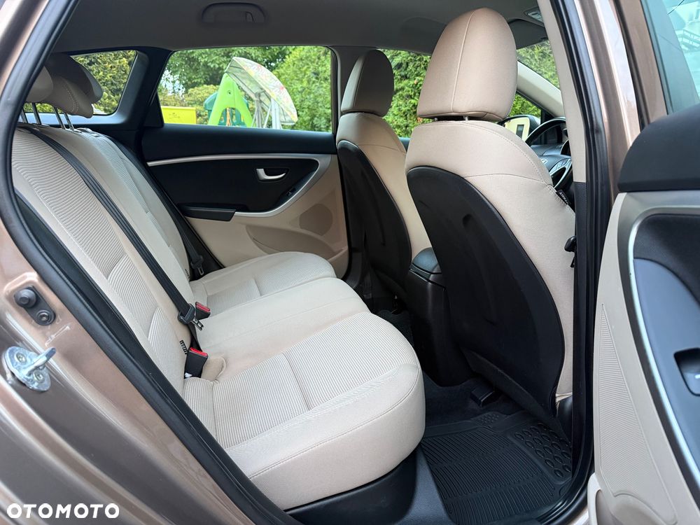 Hyundai i30 1.6 Comfort - 11