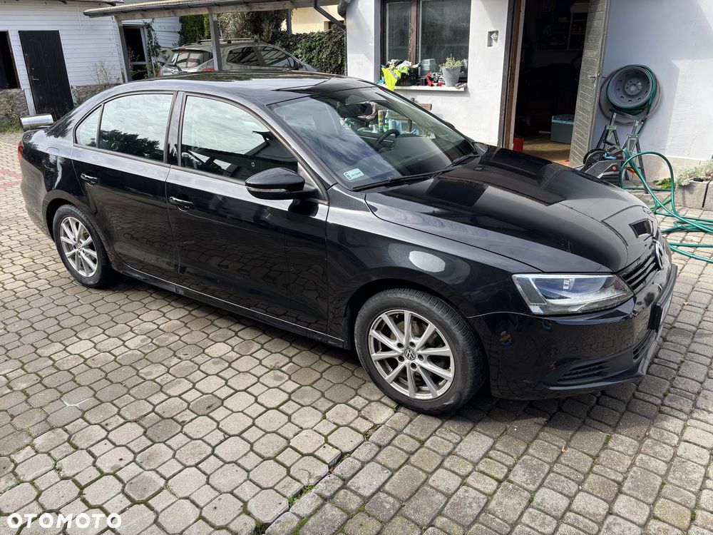 Volkswagen Jetta - 1