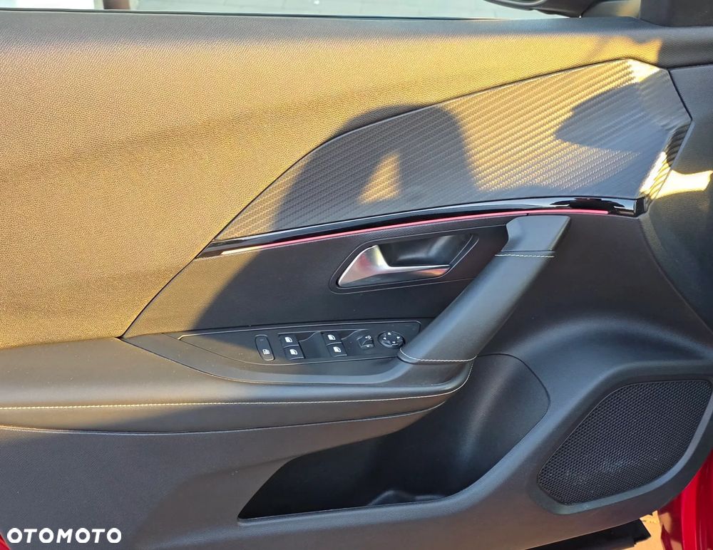 Peugeot 2008 BlueHDi 130 EAT8 GT - 15