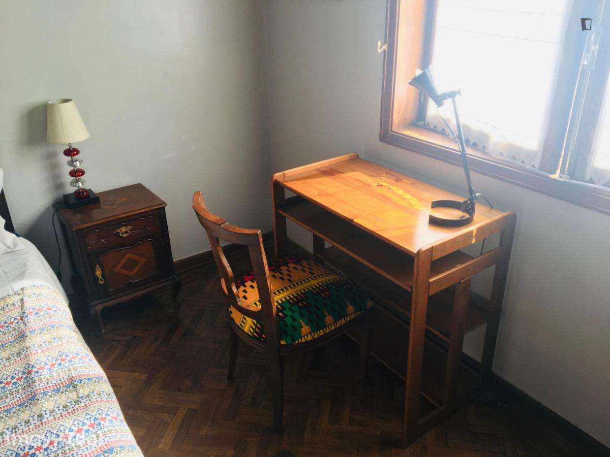 Quarto - localizado em Paranhos Porto - Grande imagem: 2/43