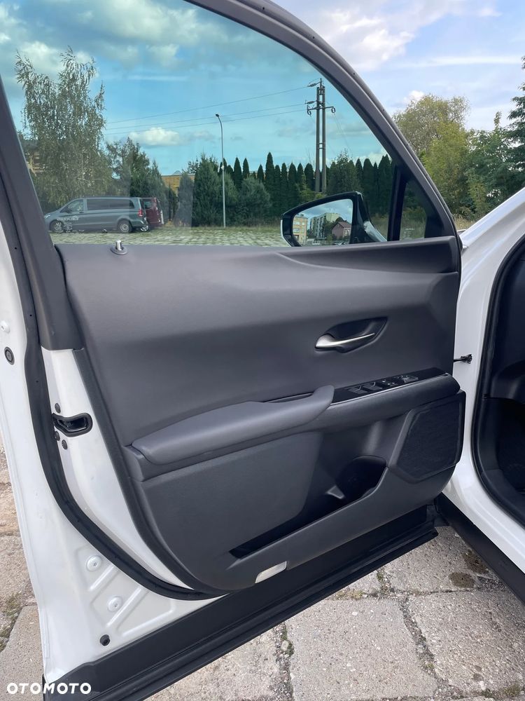 Lexus UX 250h (E-FOUR) Executive Line - 11