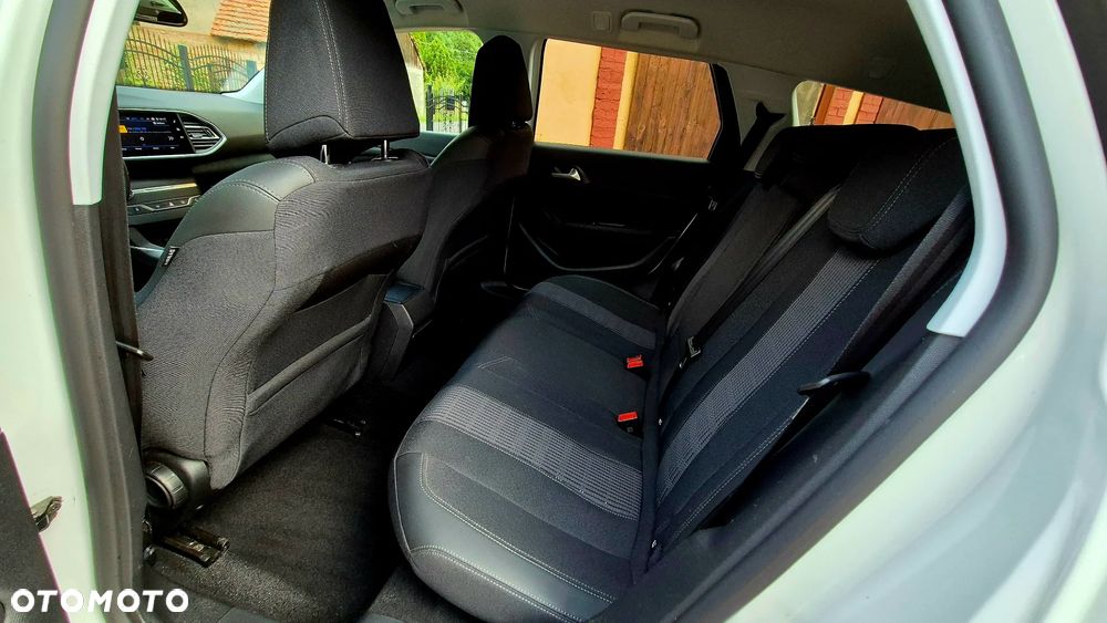 Peugeot 308 SW BlueHDi 130 EAT8 Allure - 15