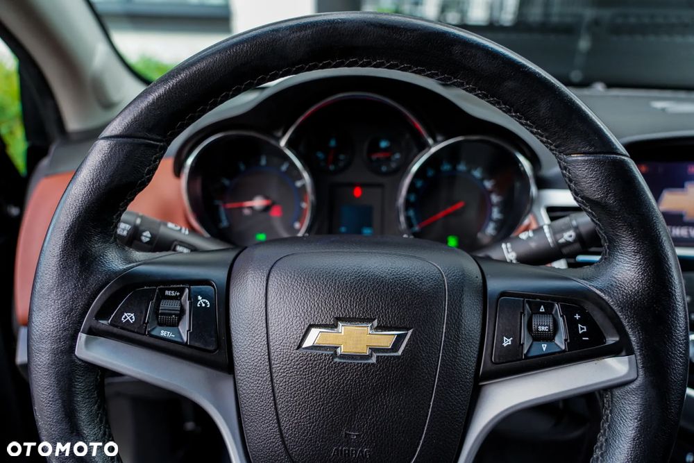 Chevrolet Cruze 1.8 LTZ+ - 29