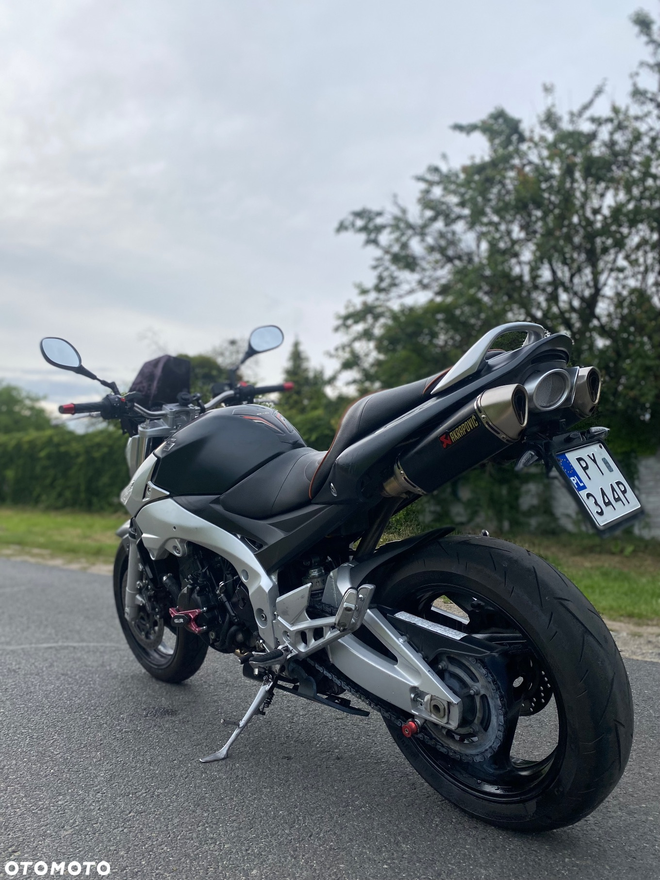 Suzuki GSR - 3