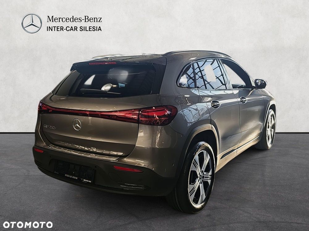 Mercedes-Benz EQA - 5