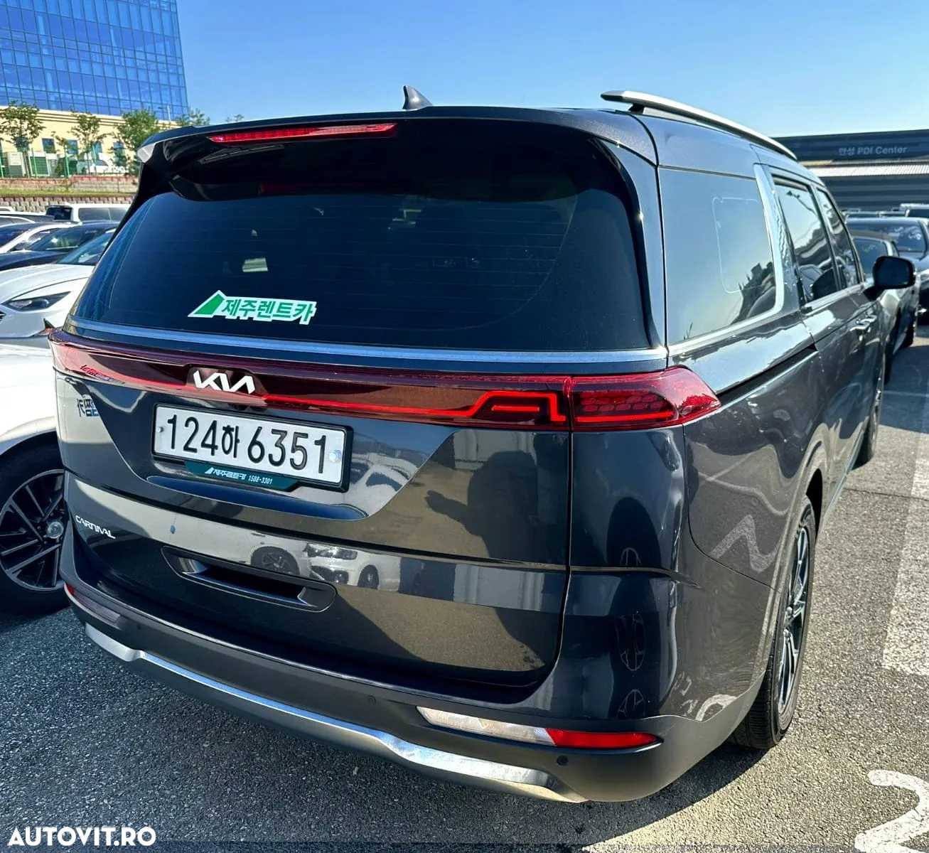 Kia Carnival - 28