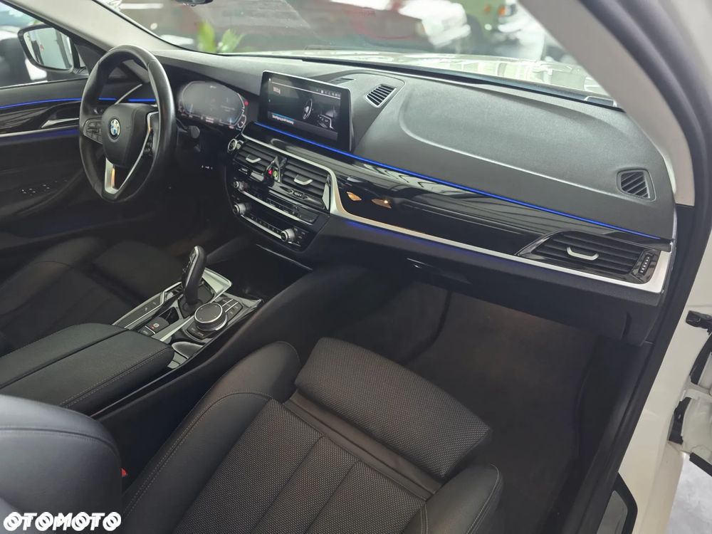 BMW Seria 5 530e iPerformance xDrive Sport Line sport - 22