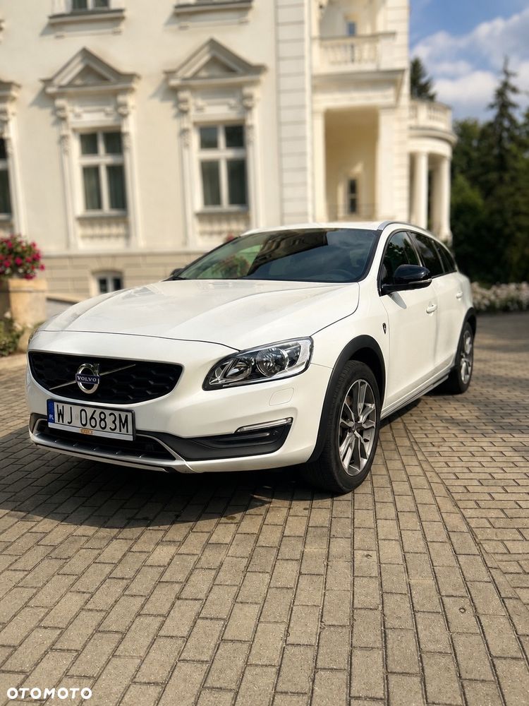 Volvo V60 Cross Country T5 AWD Momentum - 1