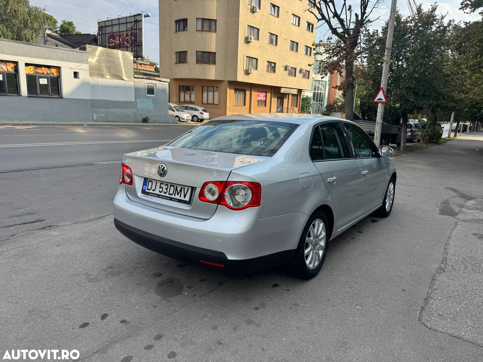 Volkswagen Jetta 1.9 TDI Comfortline DSG - 4