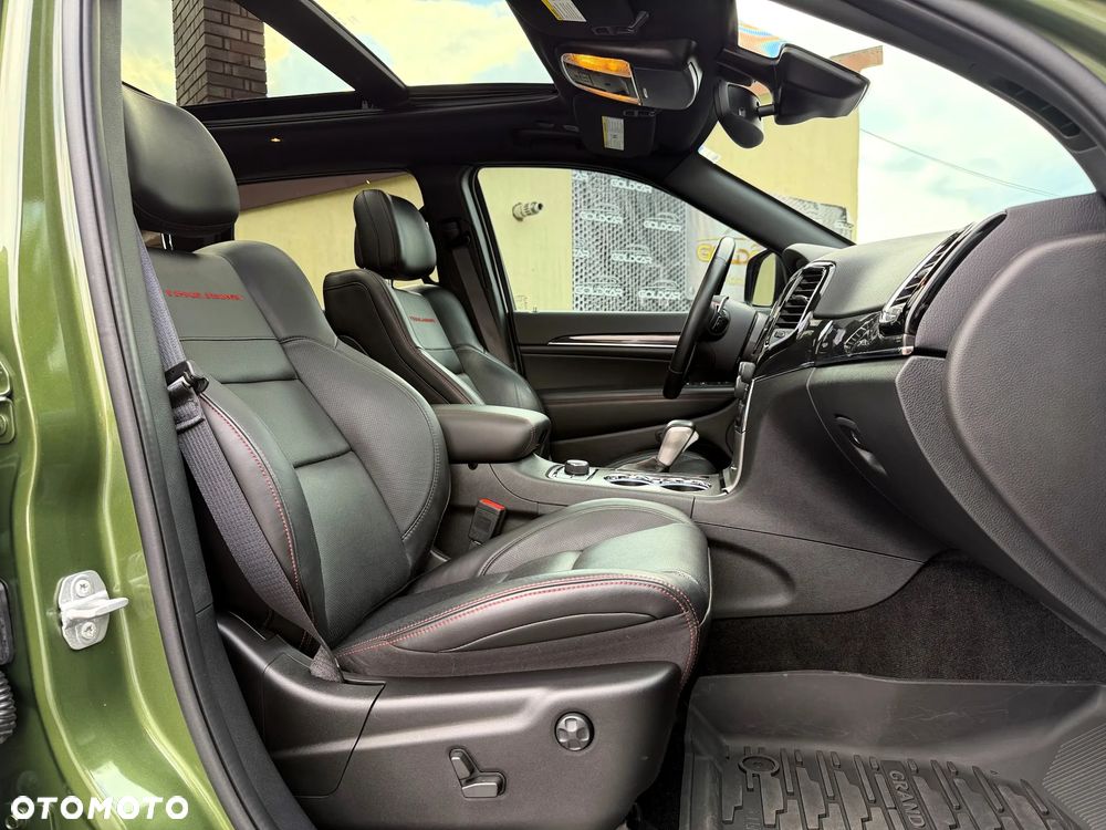 Jeep Grand Cherokee - 22