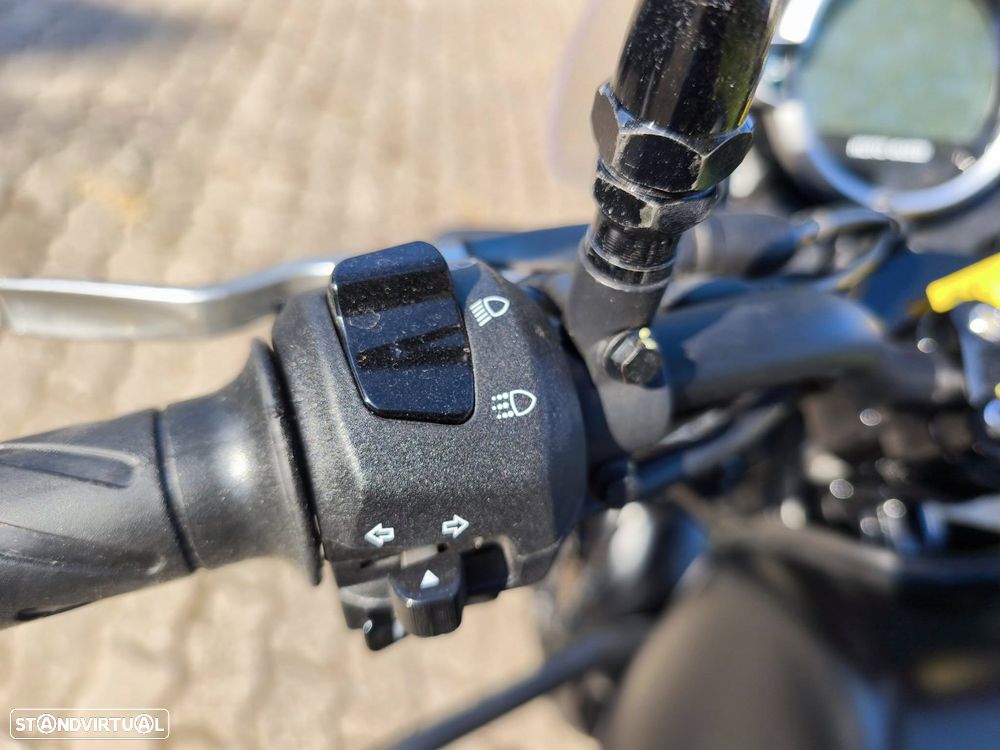 Moto Guzzi V7 850 Stone - 5