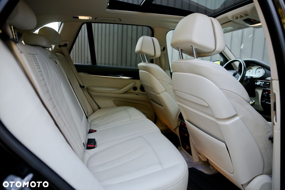 BMW X5 xDrive35i - 32
