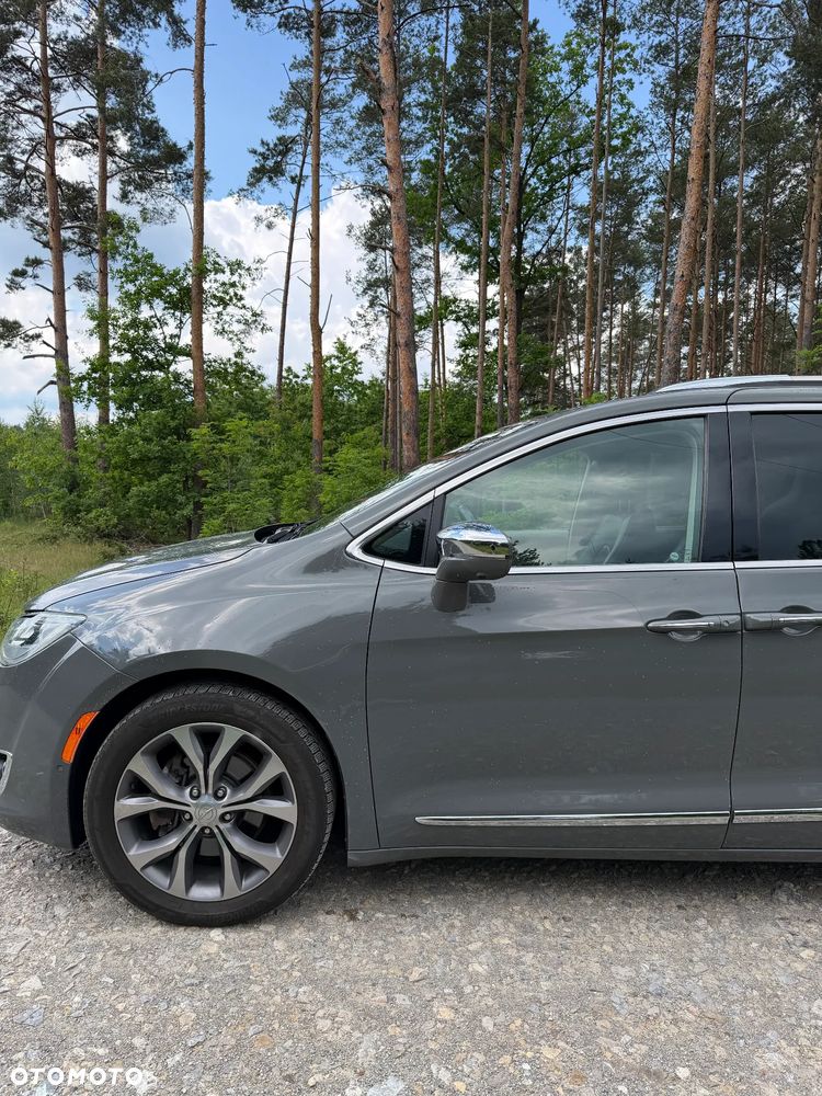 Chrysler Pacifica - 4
