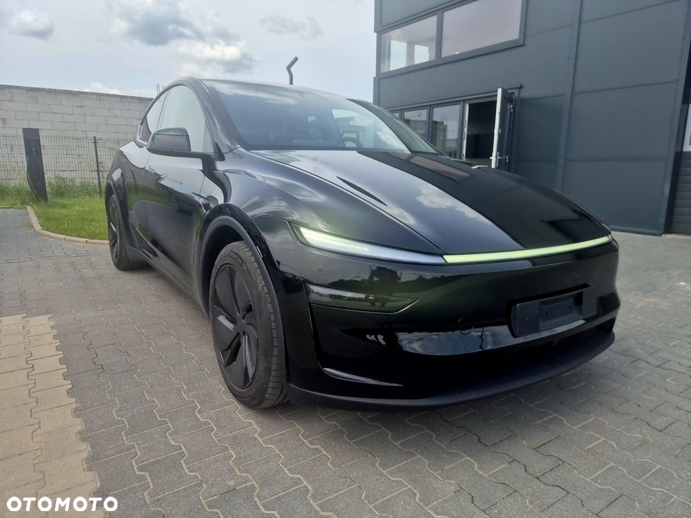 Tesla Model Y Long Range AWD - 14
