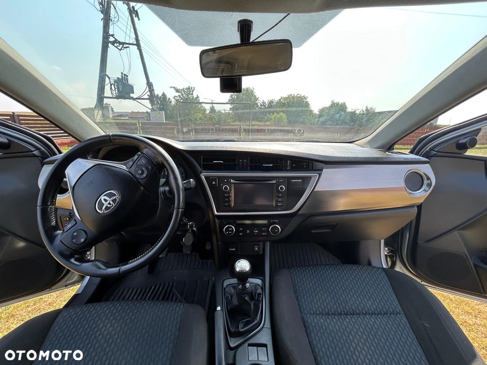 Toyota Auris - 16