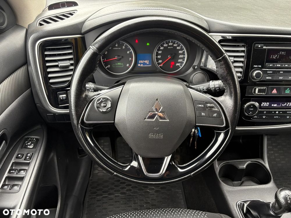 Mitsubishi Outlander 2.0 Invite + 2WD - 10