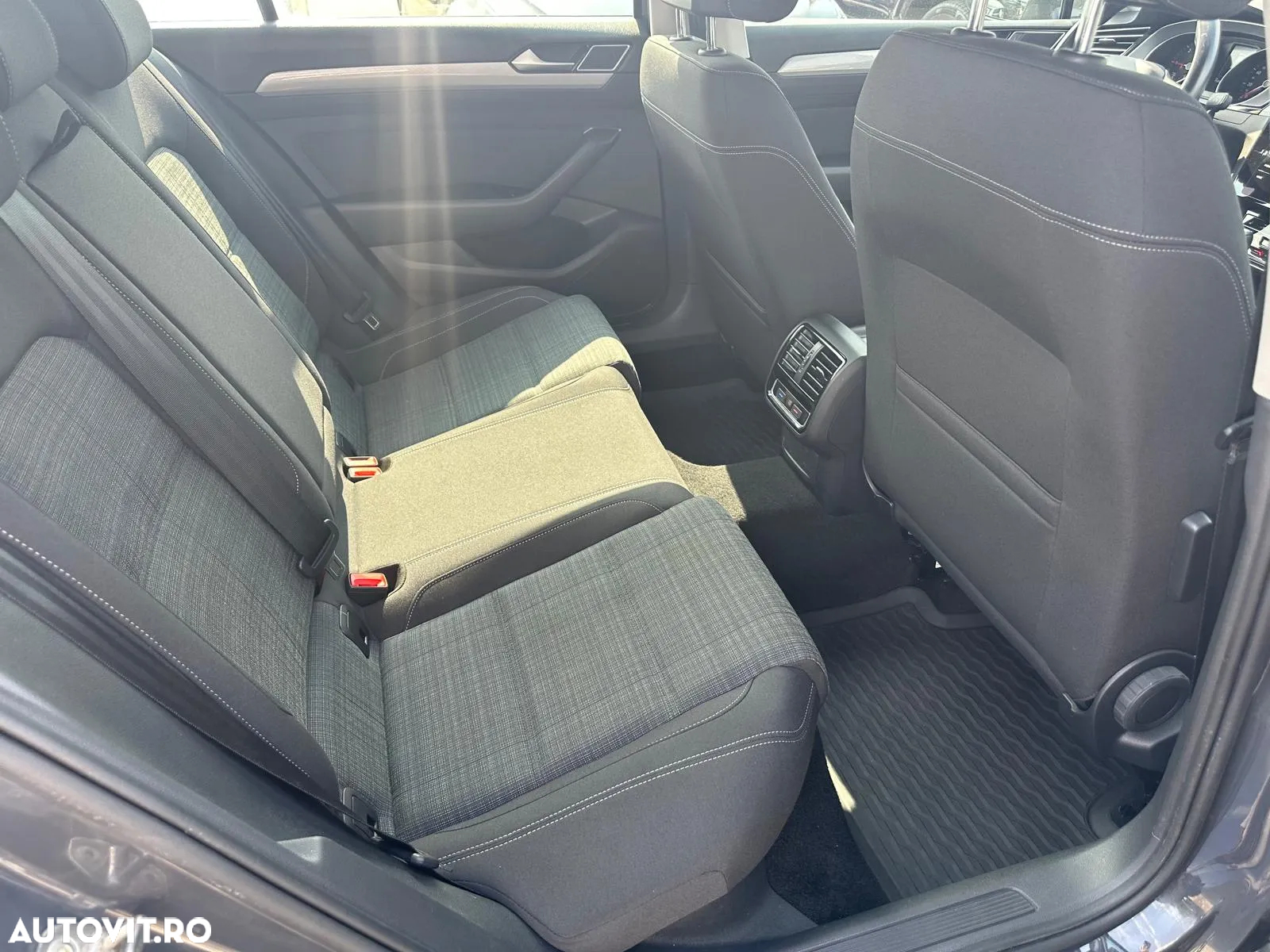 Volkswagen Passat 2.0 TDI DSG Comfortline - 22
