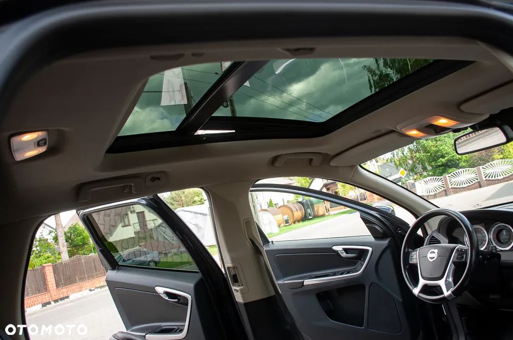 Volvo XC 60 D5 AWD Geartronic Momentum - 13