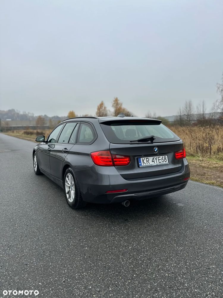 BMW Seria 3 318d Sport Line - 4