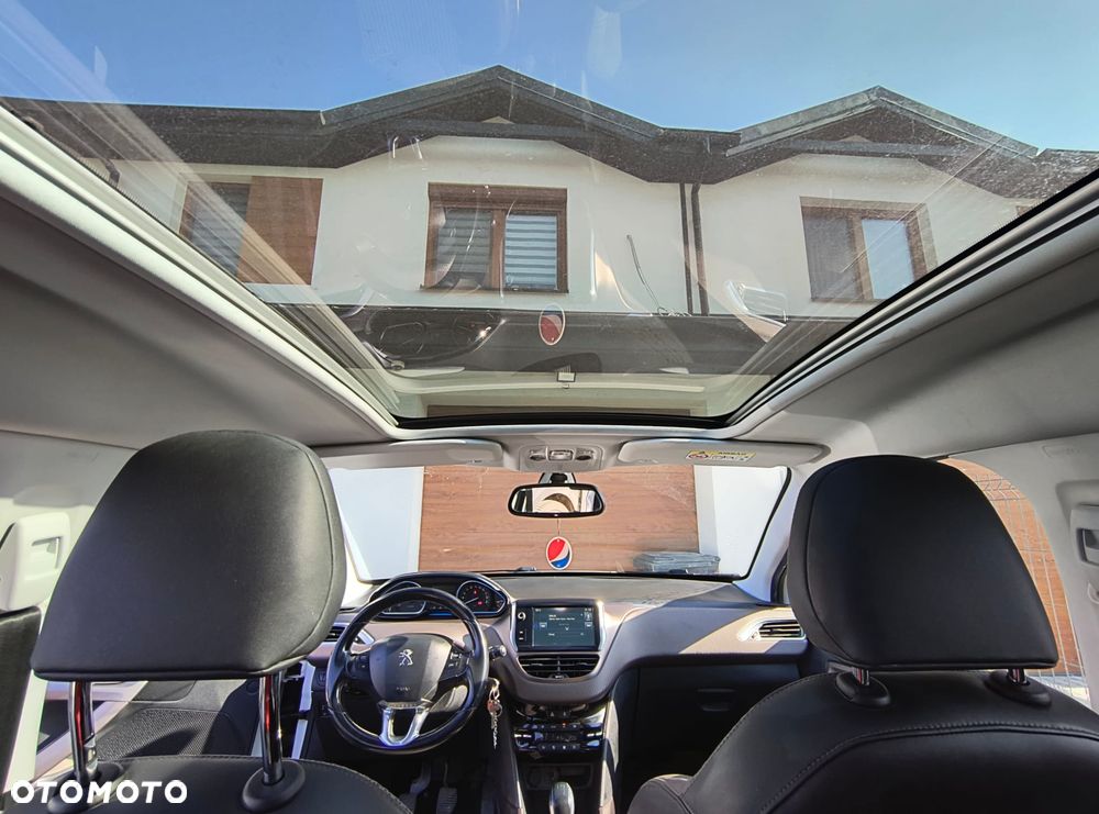 Peugeot 2008 1.2 Pure Tech Allure S&S - 8