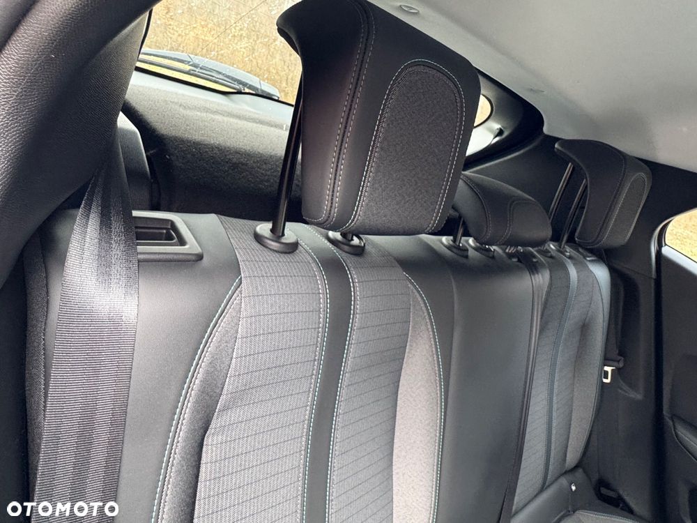 Peugeot 2008 1.2 PureTech Active Pack S&S - 26