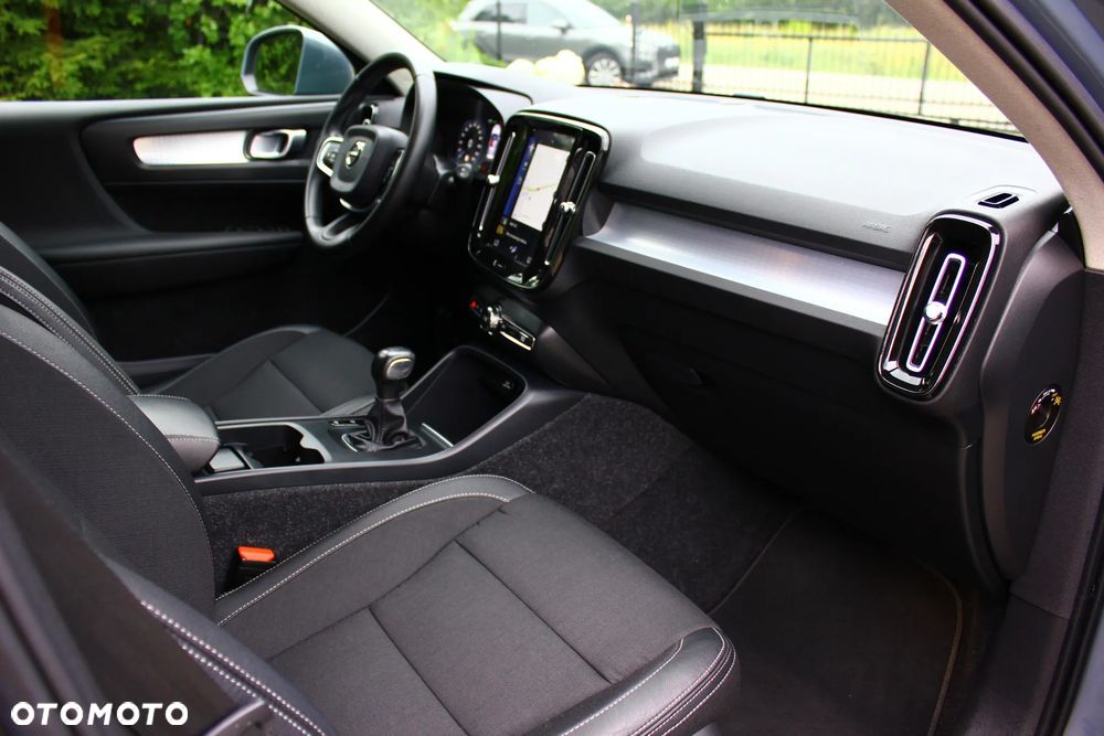 Volvo XC 40 T3 Momentum Pro - 39