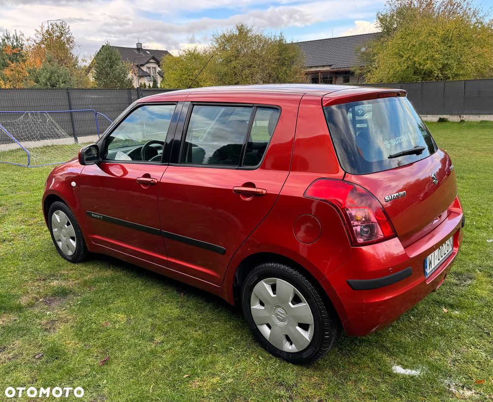 Suzuki Swift 2010 photo 4