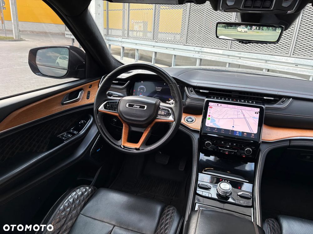 Jeep Grand Cherokee - 22