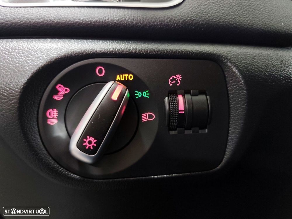 Audi Q3 2.0 TDI quattro Design S tronic — fotografia 32