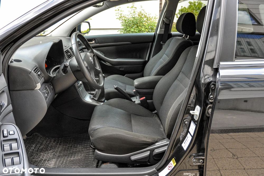 Toyota Avensis - 7