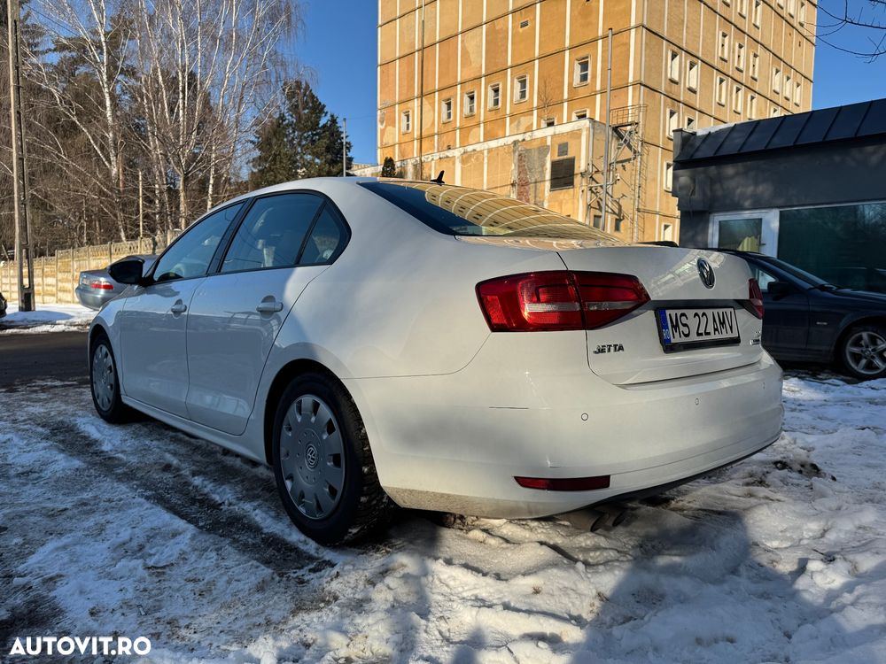 Volkswagen Jetta - 4