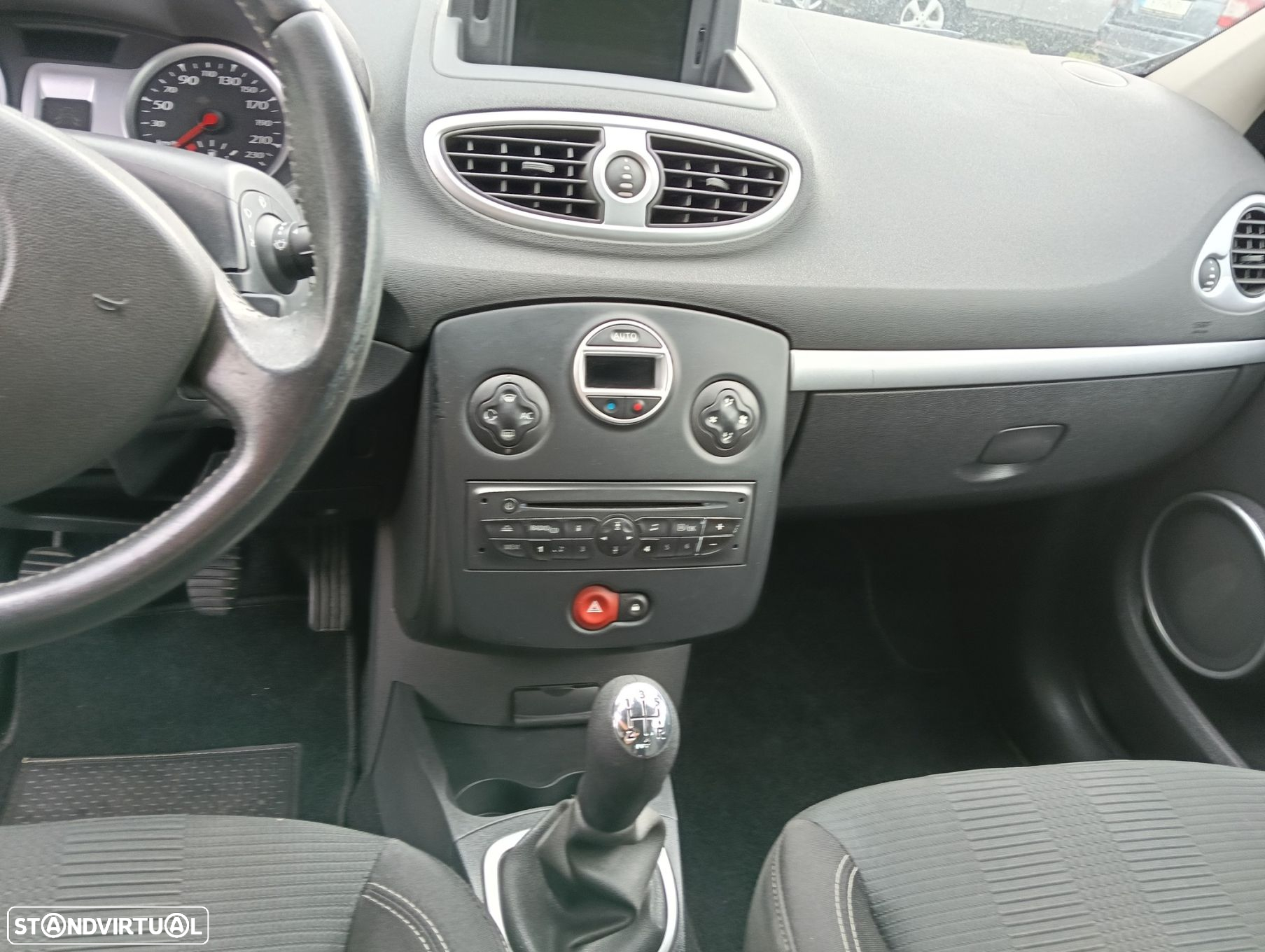 Renault Clio 1.2 TCE Dynamique S - 12