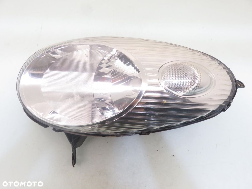 LAMPA PRAWA PRZEDNIA NISSAN MICRA III K12 - 1