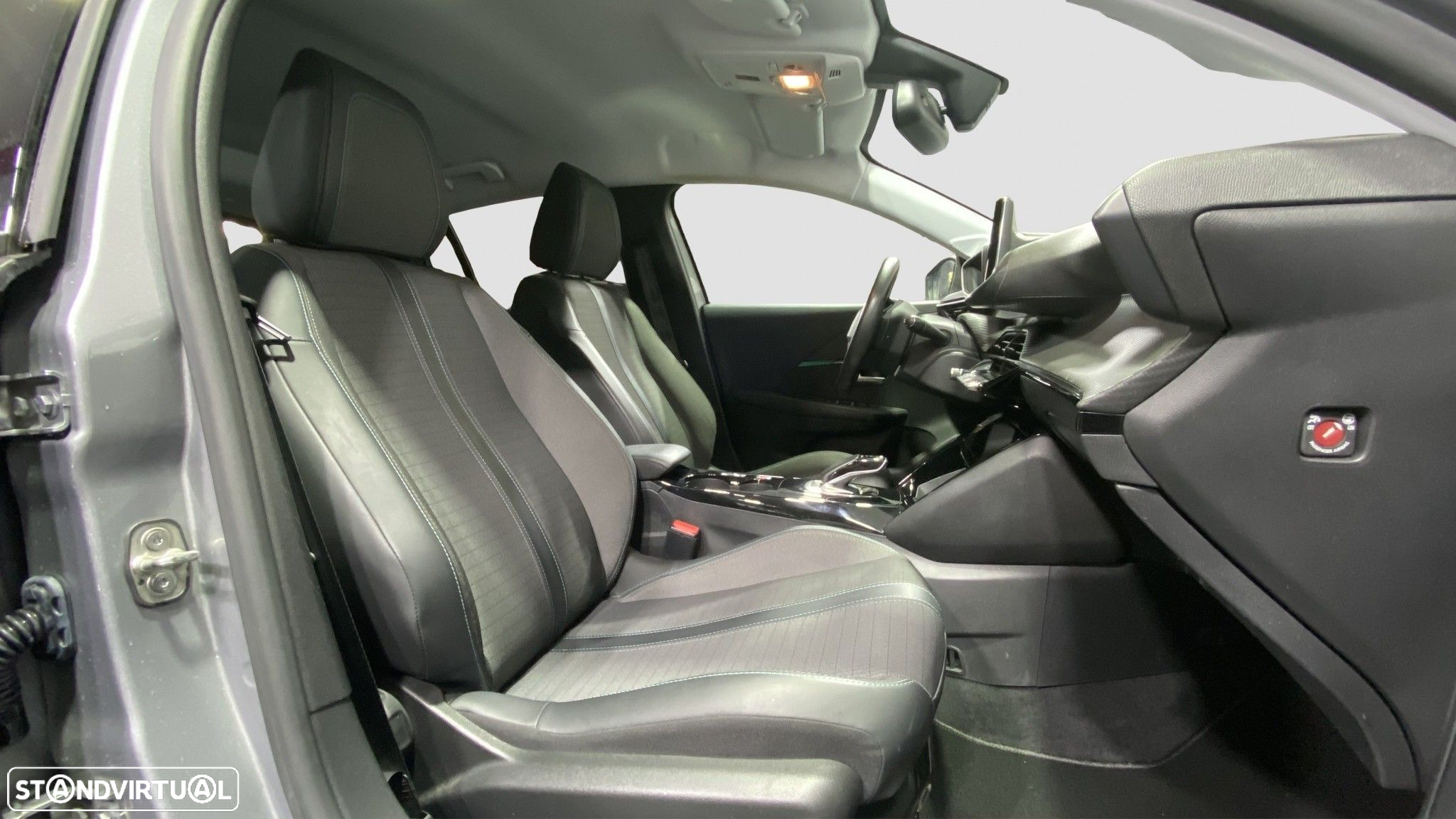 Peugeot e-208 - 9