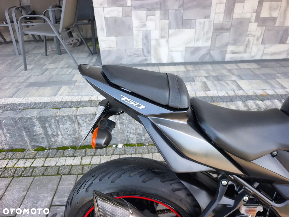 Suzuki GSR - 26