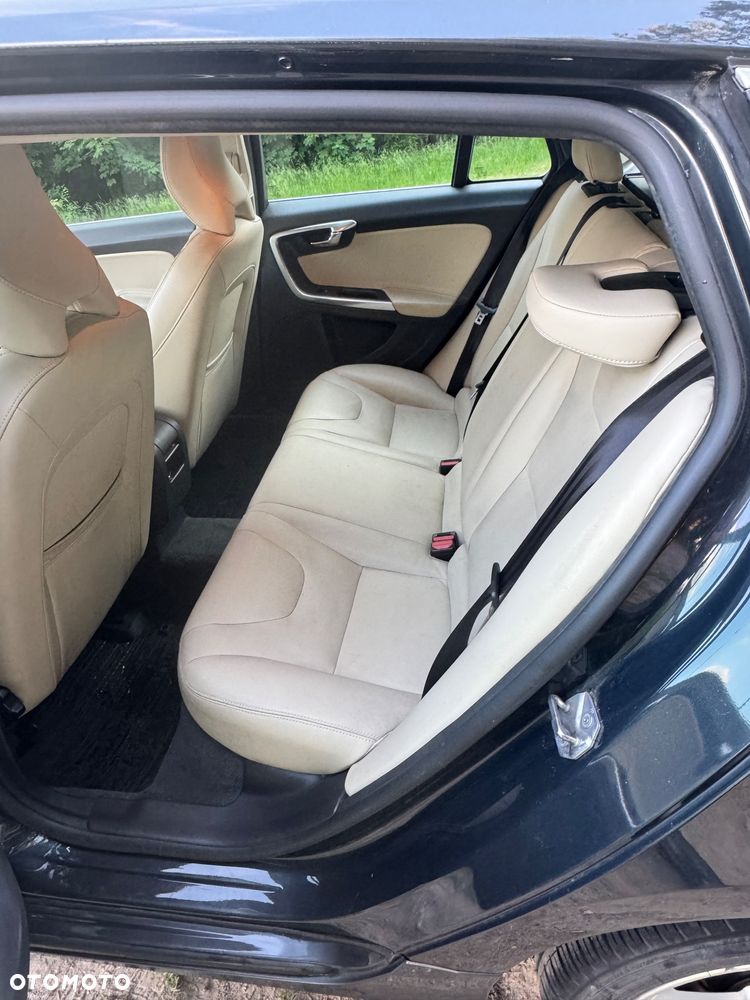 Volvo V60 D4 Summum - 14