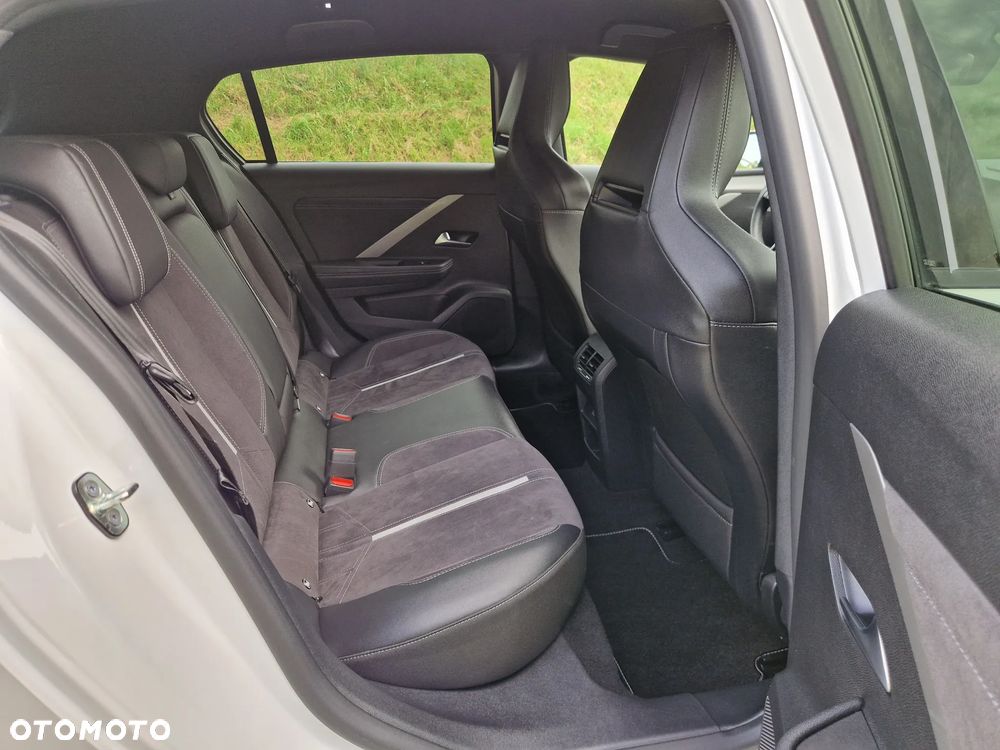 Opel Astra 1.6 T Plug-in Hybrid GSe - 17