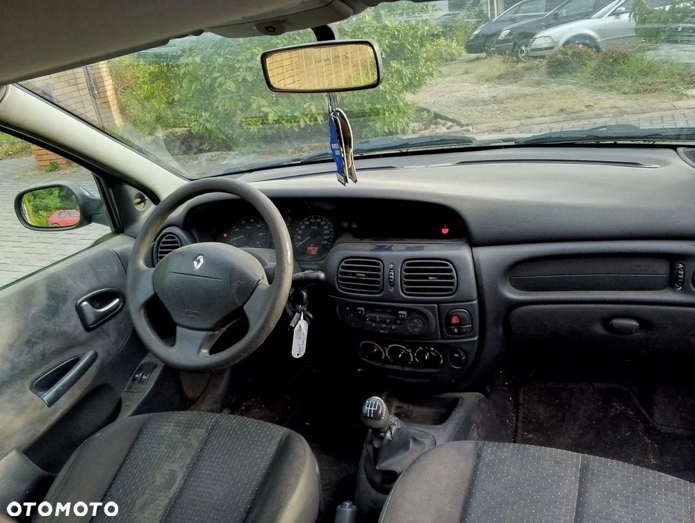 Renault Megane I FL (99-02.) 1.6 B 107KM. Silnik K4M700 Skrzynia JB3953  lakier OV460 - BLUE KING BC.Cały na części. GWARANCJA !!!  Przód Tył Zestaw Komplet Drzwi Klapa Zderzak Błotnik Maska Grill Atrapa Szyba Pas Lampa Lusterko Boczki Fotel Kanapa Kokpit Deska Rozdzielcza Przełącznik Włącznik Sterownik Przewody Wiązka Instalacja Moduł Komputer Czujnik Listwa Pompa Alternator Wtryski Głowica Rozrusznik Kompresor Sprzęgło Dwumas Silnik Skrzynia ABS Klimatyzacji Paliwa Wspomagania Kolektor Turbina Przepustnica Zawór Chłodnica Koło Hak Belka Sanki Zawieszenie Mcpherson Półoś Amortyzator Wydech Tłumik Zacisk Most - 9