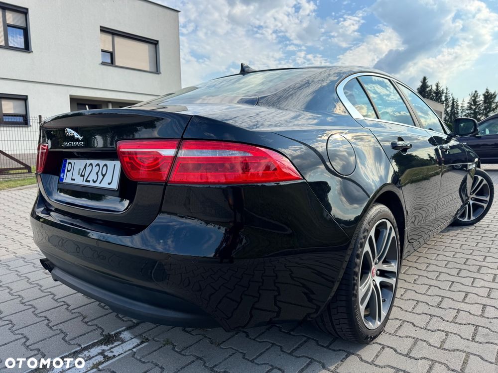 Jaguar XE 2.0 D AWD Prestige - 11